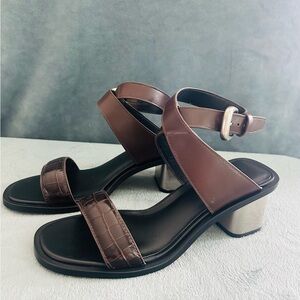 Vionic leather ankle strap block heel size 8